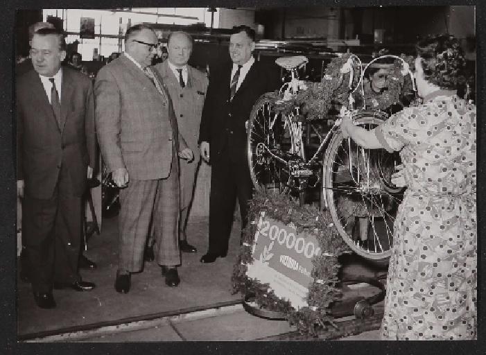 Victoria 2 Millionen Fahrräder Fotos 1956